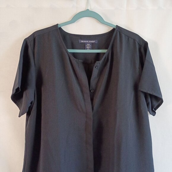 Devon & Jones Black Crepe Button Front Blouse XL NWOT Flowy Elegant Top - Picture 2 of 6